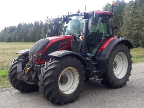 Autonomous tractor by LUKE.